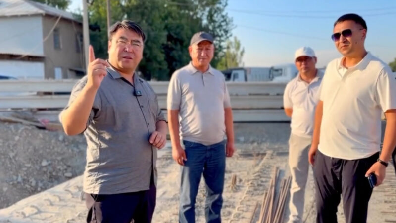 Жанар Акаев: Ош-Ноокат жолундагы көпүрөнү 10-августка чейин бүтүргүлө!