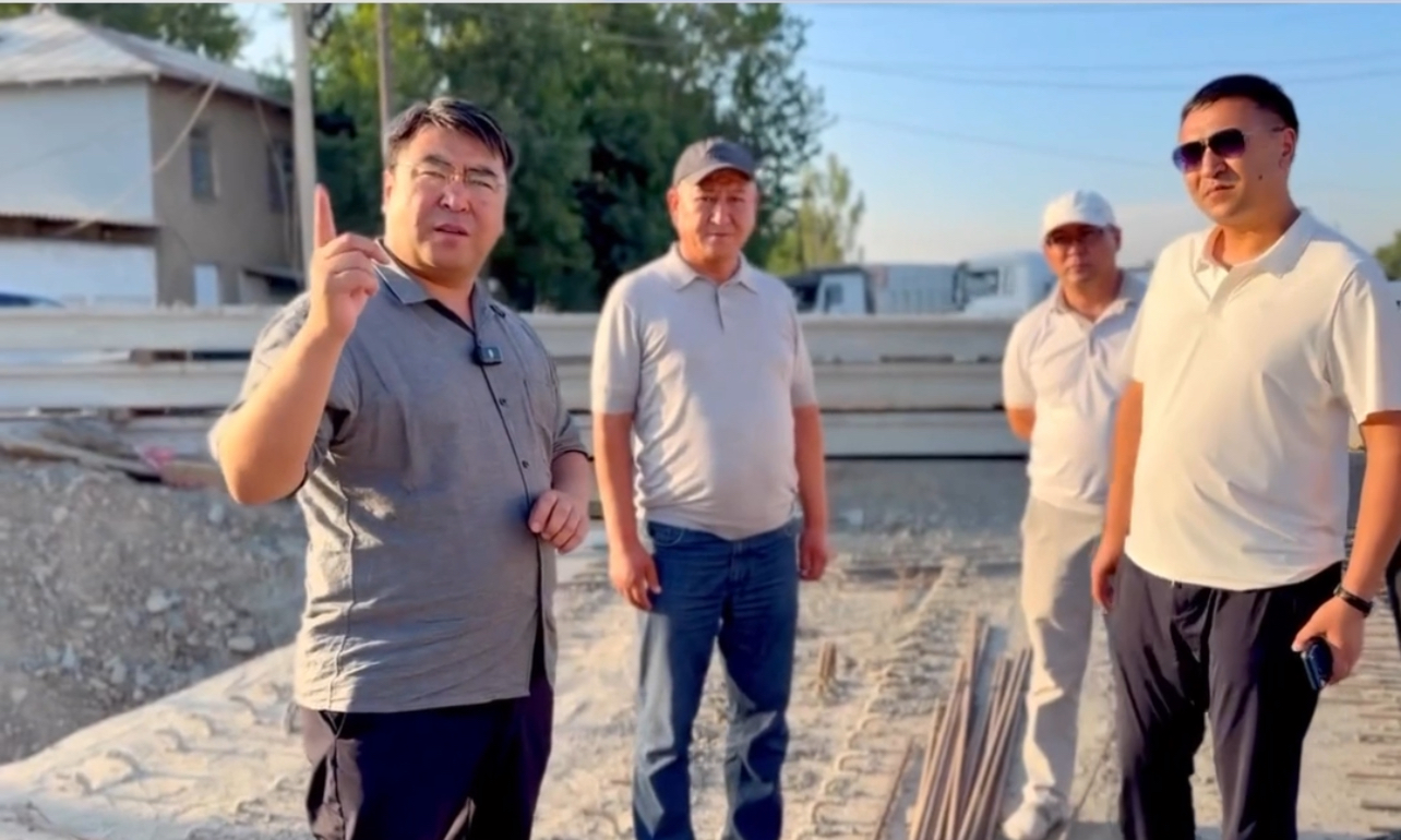 Жанар Акаев: Ош-Ноокат жолундагы көпүрөнү 10-августка чейин бүтүргүлө!