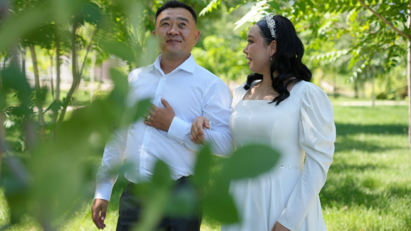 Көчөт отургузган жаш жубайларды шаар мэри куттуктады