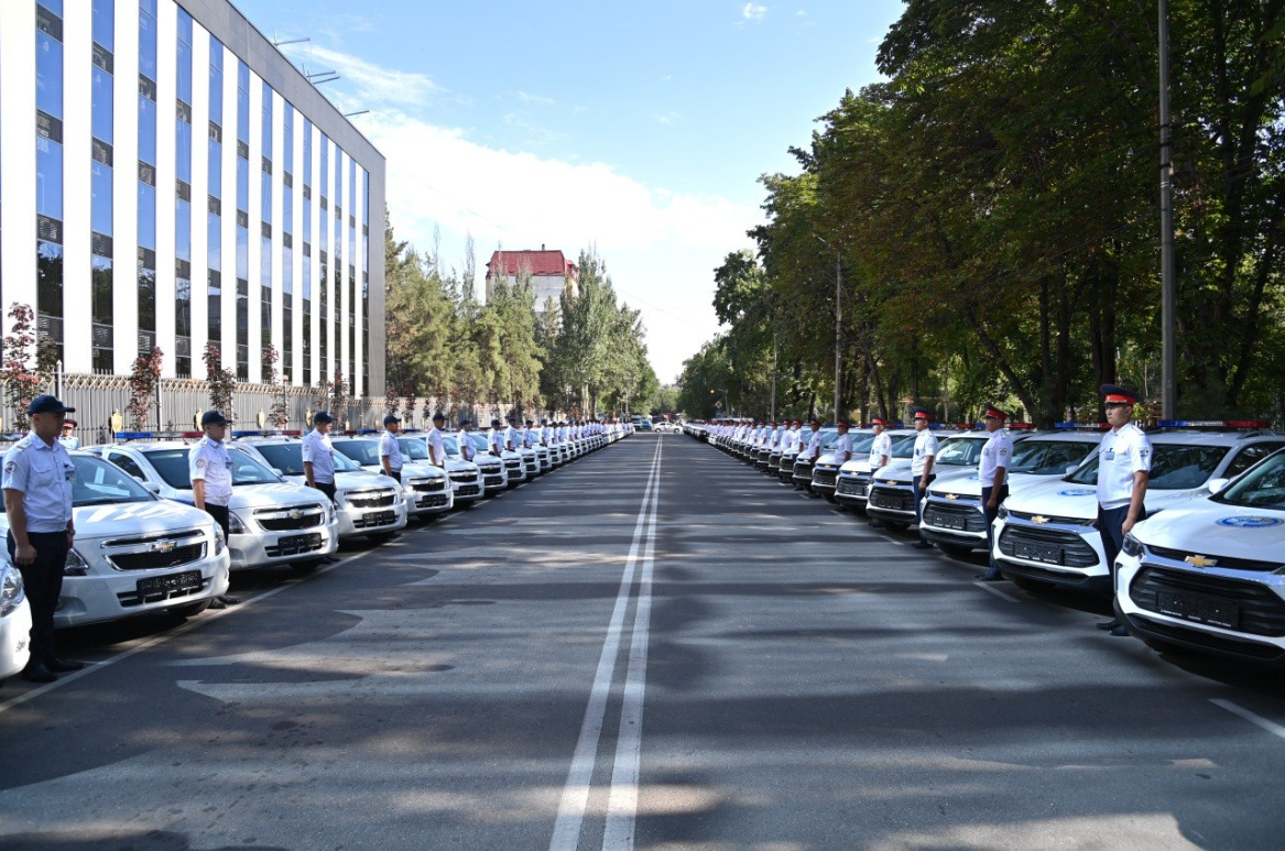 Милиция кызматкерлерине 102 жаңы автоунаа тапшырылды