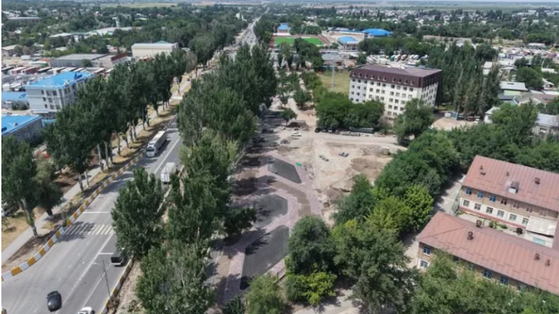 Амфитеатр жана воркаут аянтчалар: Бишкекте дагы бир сейил бак жаңыланууда