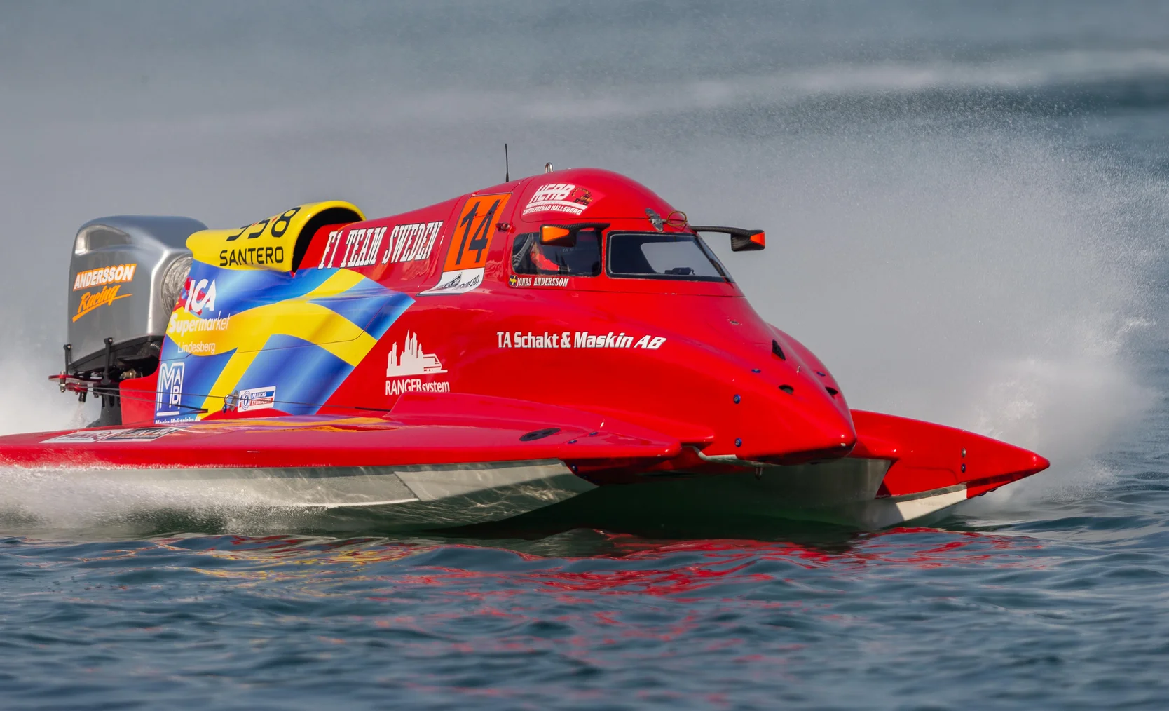 Ысык-Көлдө F1H2O дүйнө чемпионаты учурунда ӨКМдин көчмө штабдары иштейт