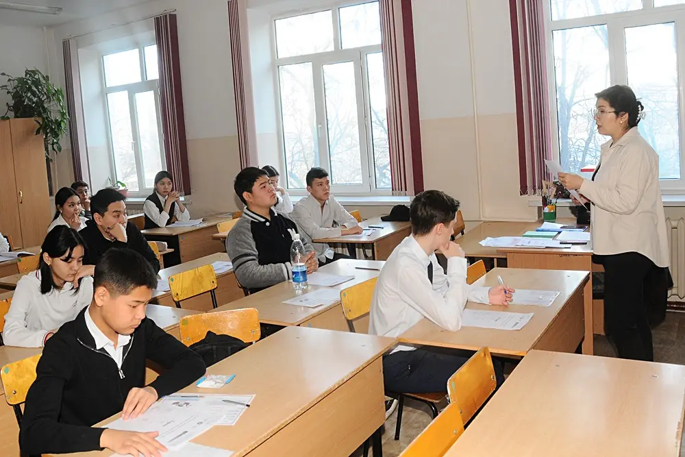 8-класстын окуучулары үчүн кесипке багыт берүүчү жаңы программа киргизилет
