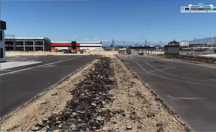 Талапка жооп бербейт: Манаста жаңы автобекеттин асфальты кайра басылат