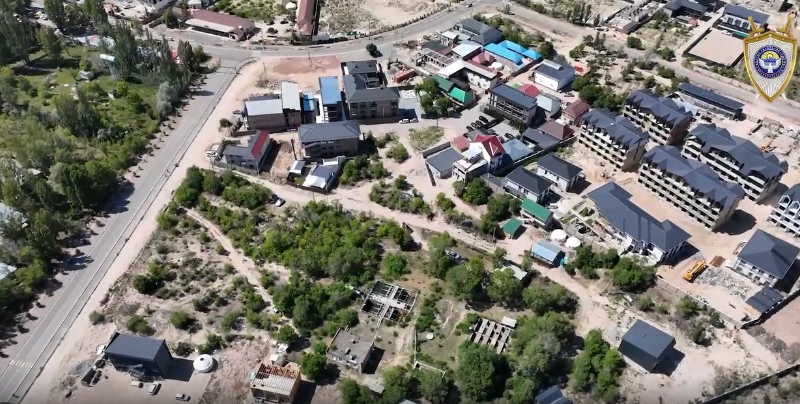 Чолпон-Ата жана Бостериде мыйзамсыз курулуштар аныкталып, иш козголду