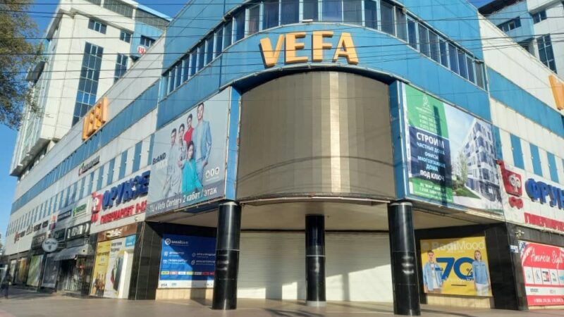 «Вефа» соода борборунун үчүнчү кабатынан беш жаштагы бала кулап кетти