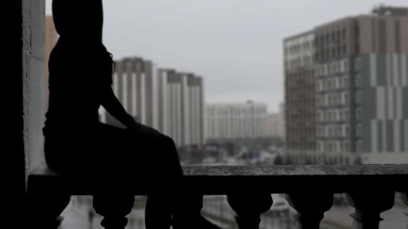 Ошто 20 жаштагы кыз 6-кабаттан секирип каза болду