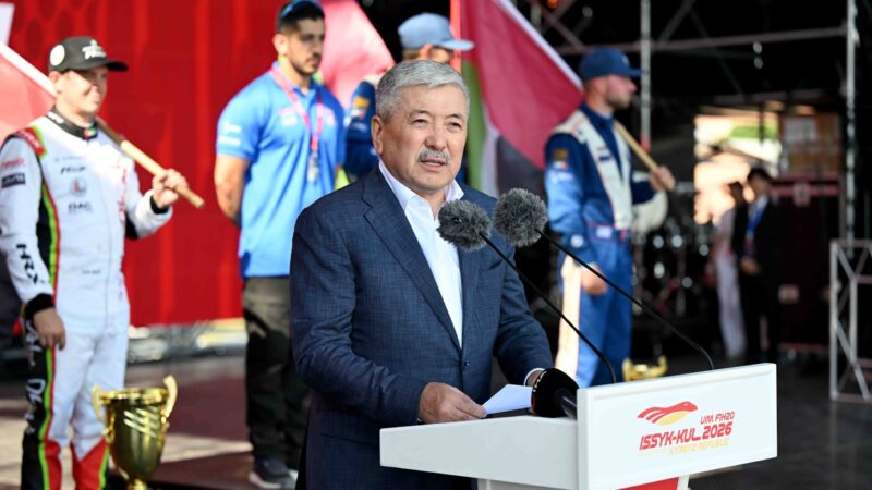 Адылбек Касымалиев  Ысык-Көлдө өткөн F1H2O дүйнө чемпионатынын  жабылуу аземине катышты