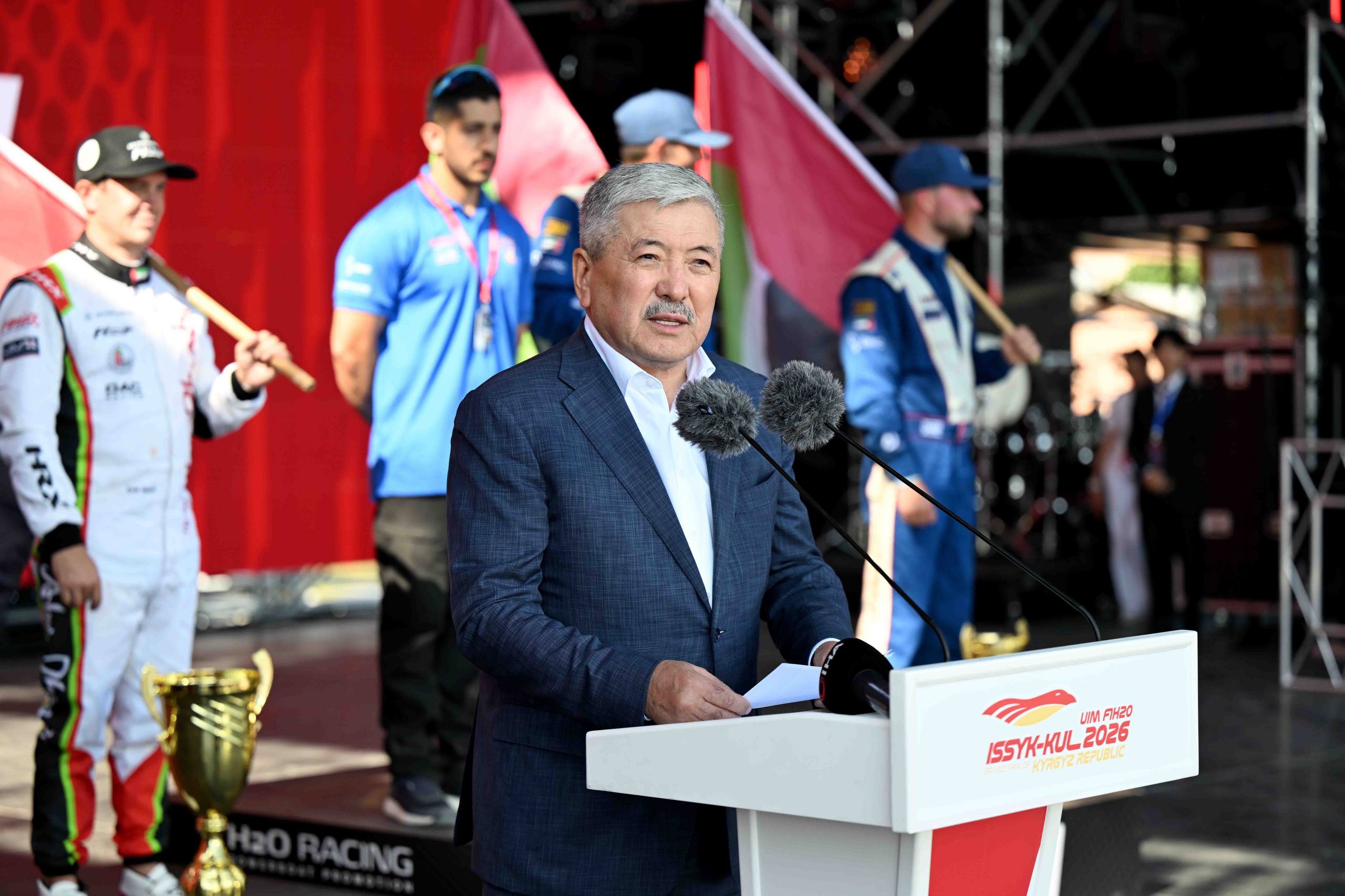 Адылбек Касымалиев  Ысык-Көлдө өткөн F1H2O дүйнө чемпионатынын  жабылуу аземине катышты