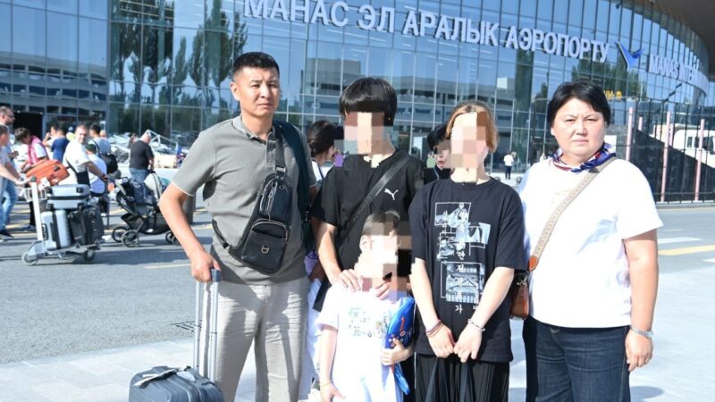 Орусияда кароосуз калган бир тууган балдар Кыргызстанга кайтарылды