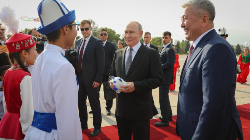 Орусиянын президенти Владимир Путин Бишкекке келди