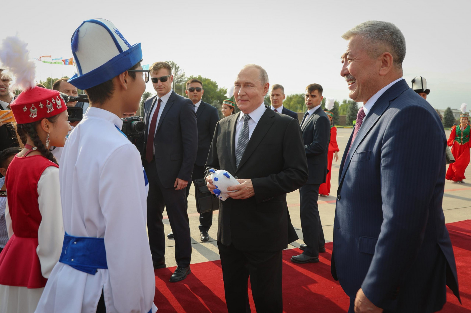 Орусиянын президенти Владимир Путин Бишкекке келди