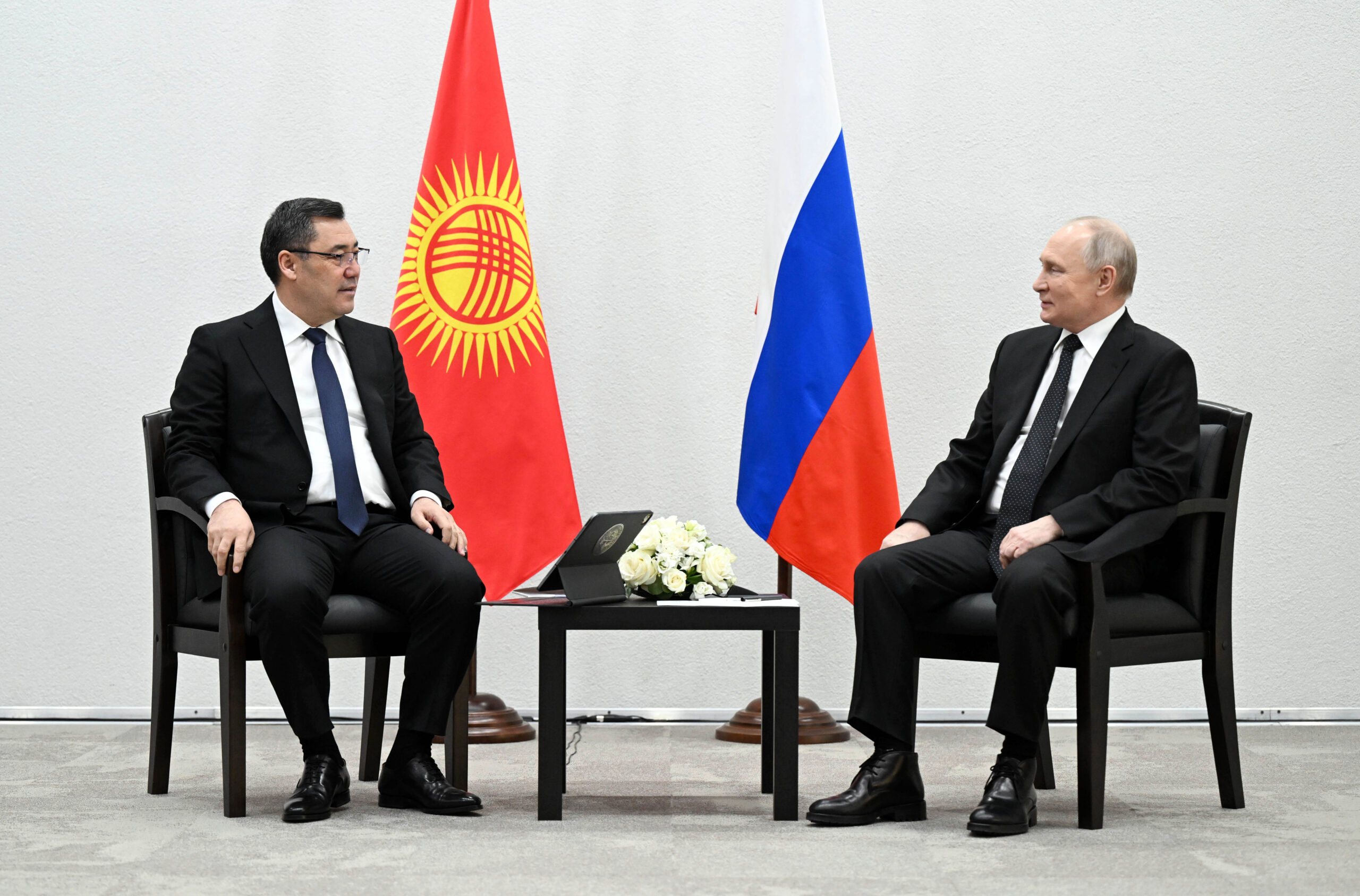 Садыр Жапаров: Путин экөөбүз катуу талашып, акыры аны ынандырдым