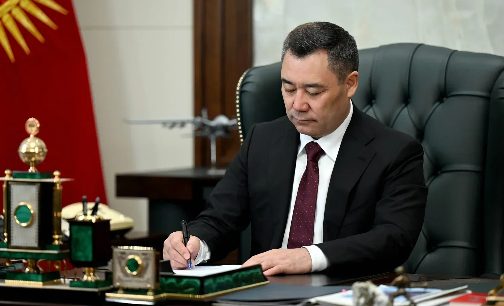 Садыр Жапаров Соода үчүн деңизде сүзүү кодексин кабыл алды