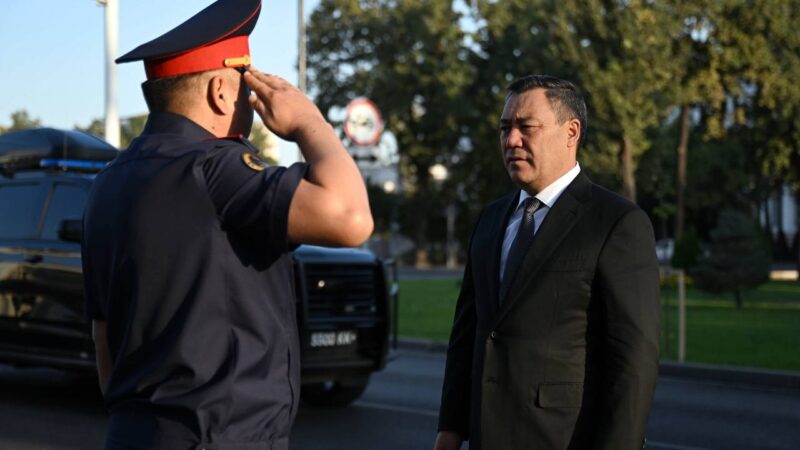Садыр Жапаров ШКУ саммитинин жана ДКО учурунда коопсуздукту камсыз кыла турган күч түзүмдөрүнүн даярдыгын текшерди