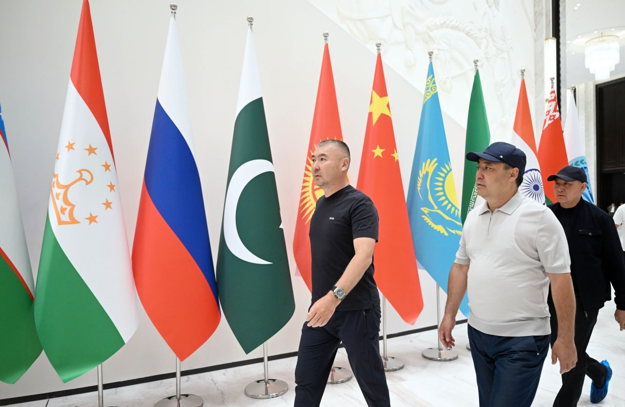 Садыр Жапаров “Ырыс Ордо” Конгресс-борборунун ачылышына даярдык көрүү иштери менен таанышты