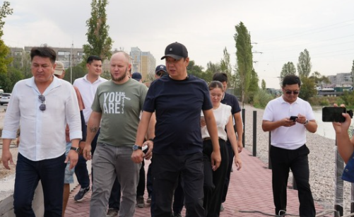 Айбек Жунушалиев Аламүдүн-1 кичирайонундагы скверди көрктөндүрүүнү тапшырды