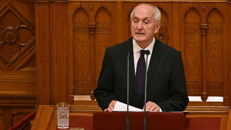 Садыр Жапаров Андраш Баканы Мажарстандын президенти болуп шайланышы менен куттуктады