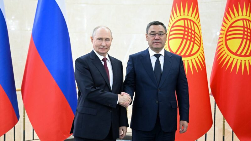 Садыр Жапаров Владимир Путин менен жолугушту