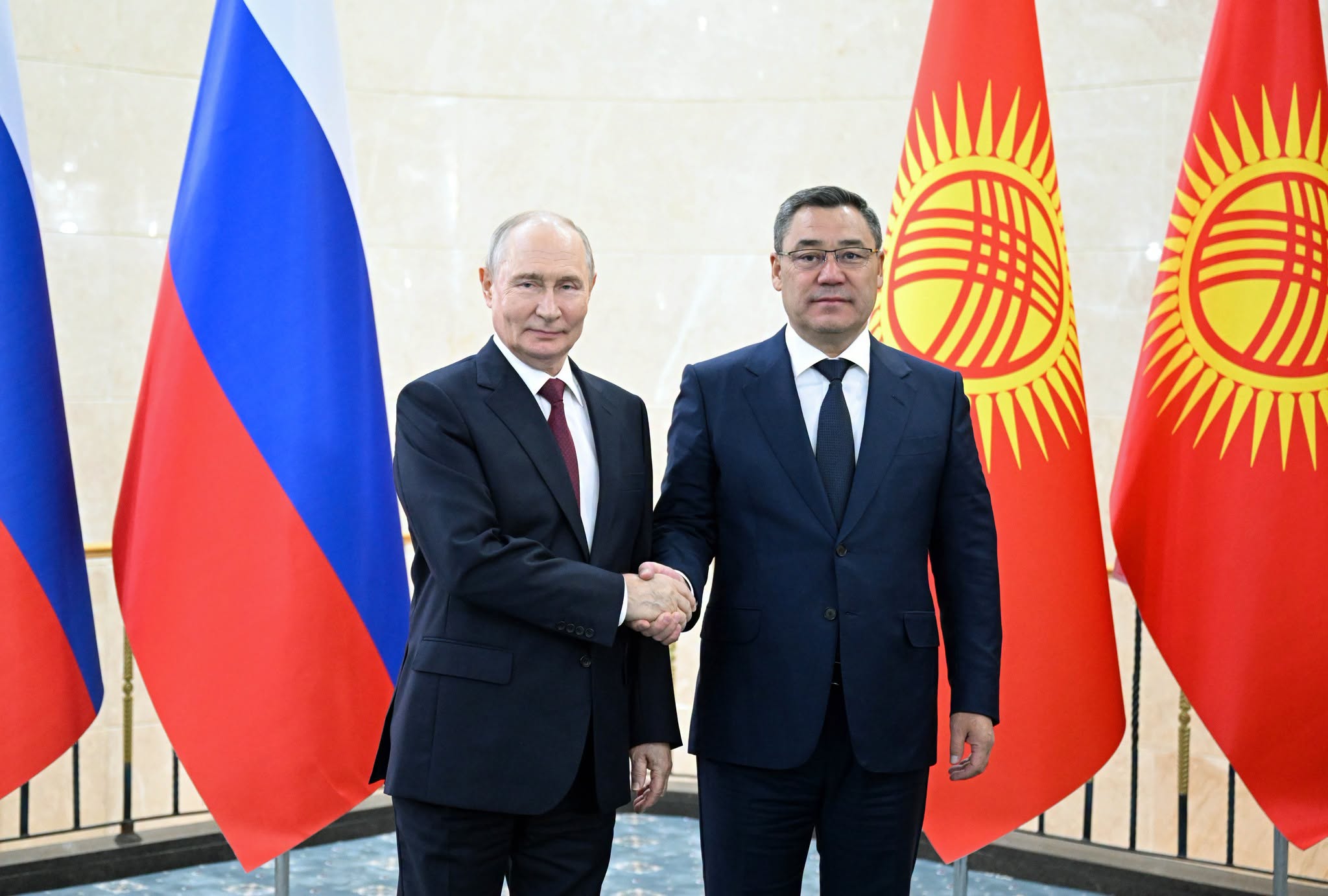 Садыр Жапаров Владимир Путин менен жолугушту