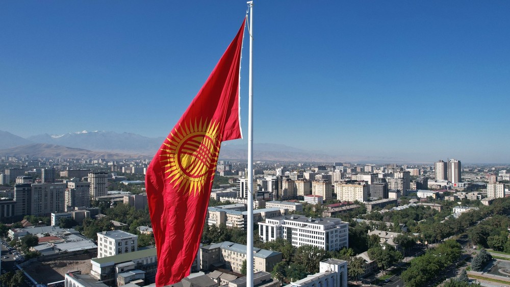 Элиң барда жардымын дебе, Мекениң барда шордуумун дебе. Кутман таң, окурманым!