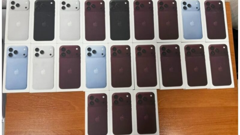Дубайдан алган айфондорду мыйзамсыз алып кирүүгө аракет кылган жаран аныкталды