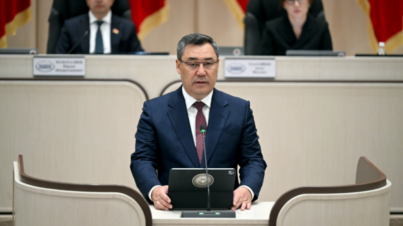 Президент: «Дүйнө Кыргызстанды жаңы деңгээлде, жаңы түстө  көрө баштады»