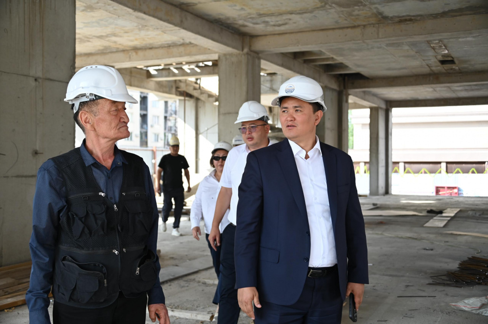 Нурдан Орунтаев Бишкектеги көп кабаттуу турак жайларды кыдырды