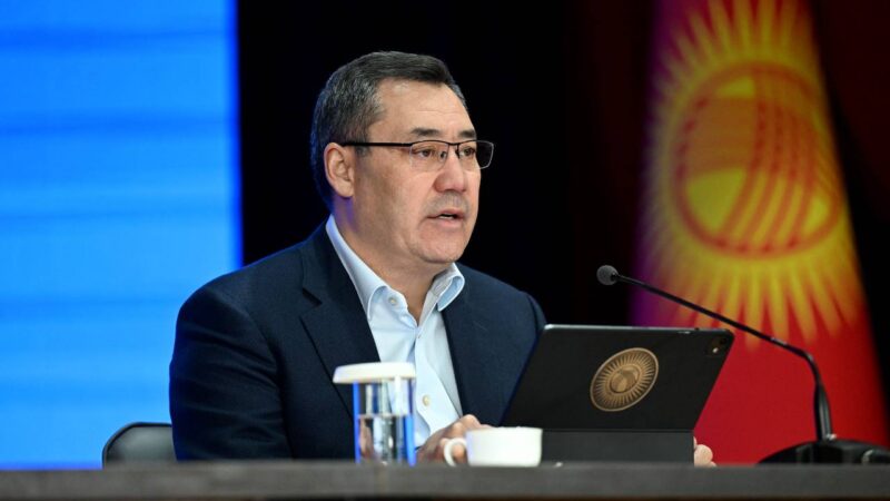 Президент Чаткалдагы окуучунун өлүмү боюнча ишти көзөмөлүнө алды