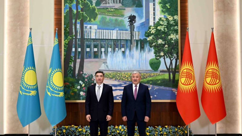 Адылбек Касымалиев Казакстандын  премьер-министри менен жолугушту