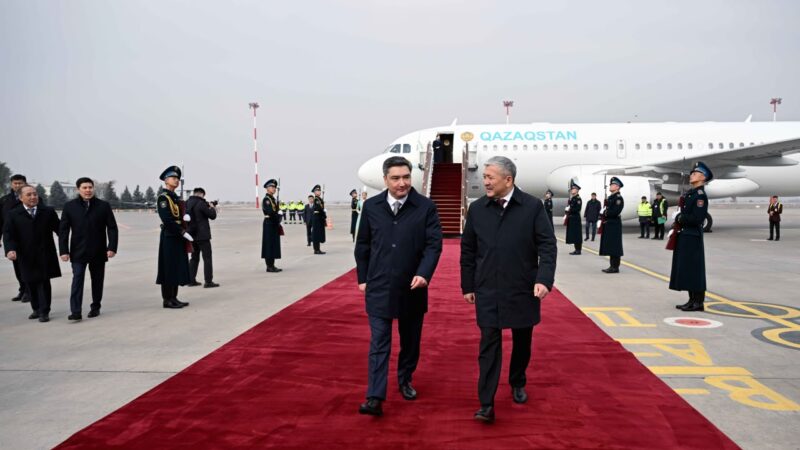 Бишкекке Казакстандын премьер-министри келди