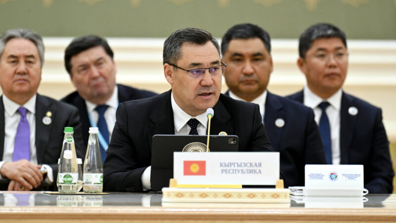 Садыр Жапаров: Экономика, электрондук соода жана байланыш боюнча алаканы бекемдейли!