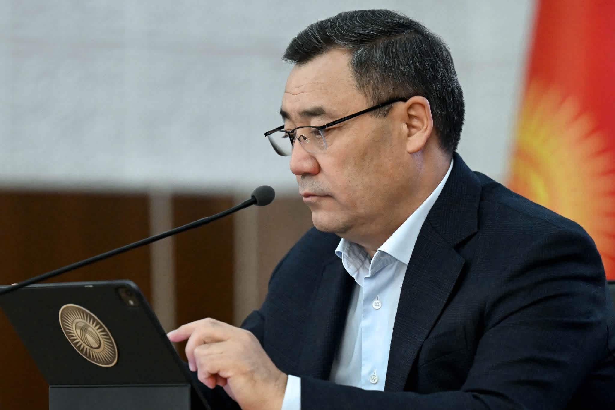 Садыр Жапаровдун Лейлек менен Сүлүктү шаарынын тургундары менен жолугушуусу башталды