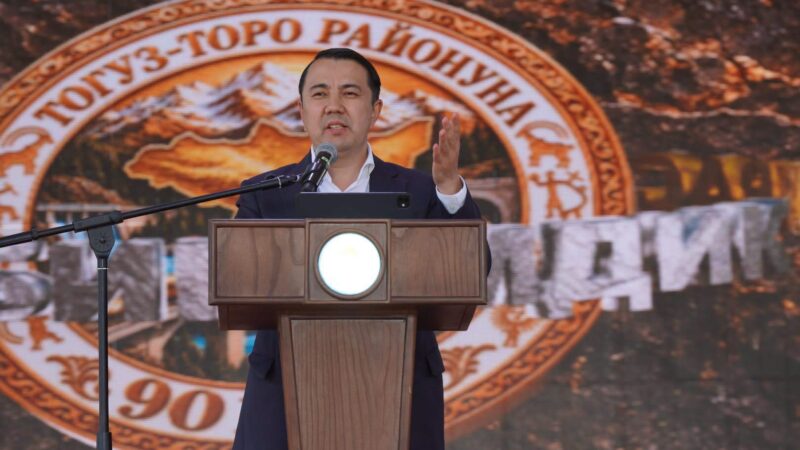 Төрага Марлен Маматалиев баштаган депутаттар Тогуз-Торо районунун 90 жылдык мааракесине катышты