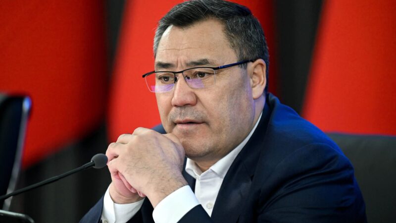 Садыр Жапаров Базар-Коргон районунун тургундарынын көйгөйлөрүн жеринде ыкчам чечүүгө чакырды