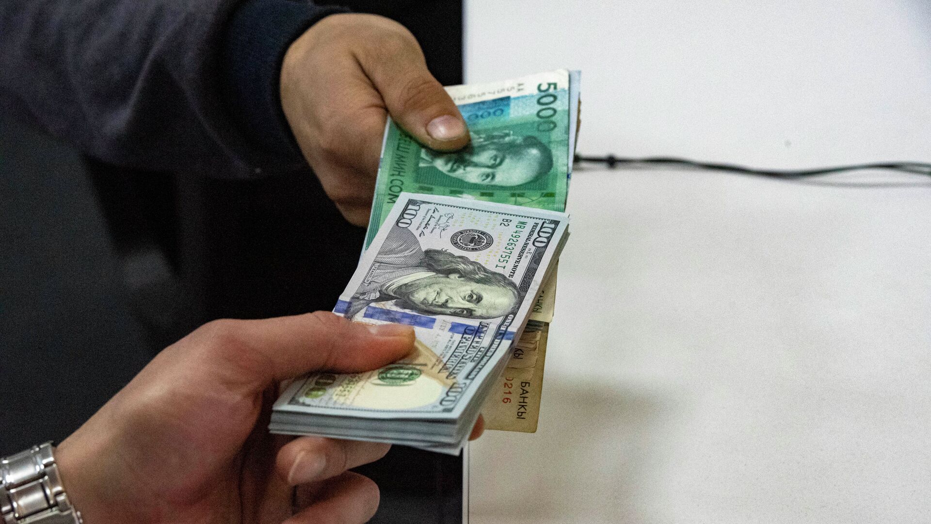 Улуттук банк валюта рыногуна 207,5 миллион доллар сатты