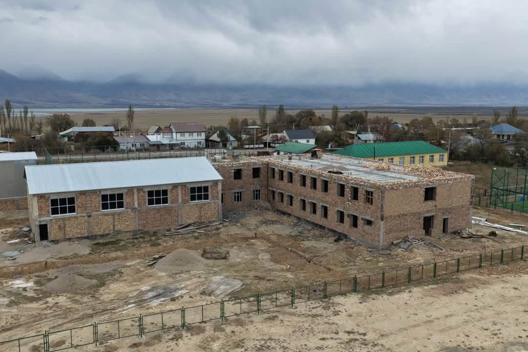 Ысык-Көл: Сары-Булуң айылында жаңы мектеп курулууда