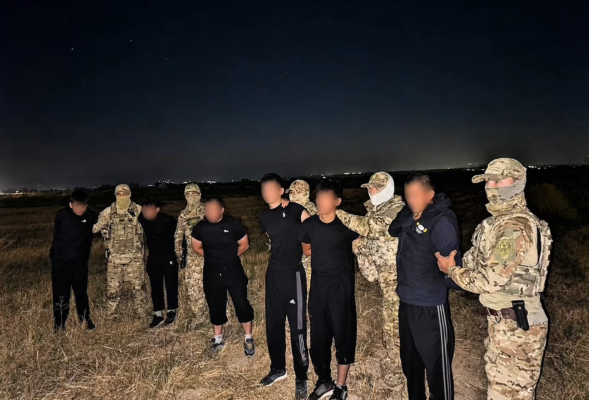 Баткенде чек арадан аткезчилик менен мал өткөрүүнү көздөгөндөр кармалды