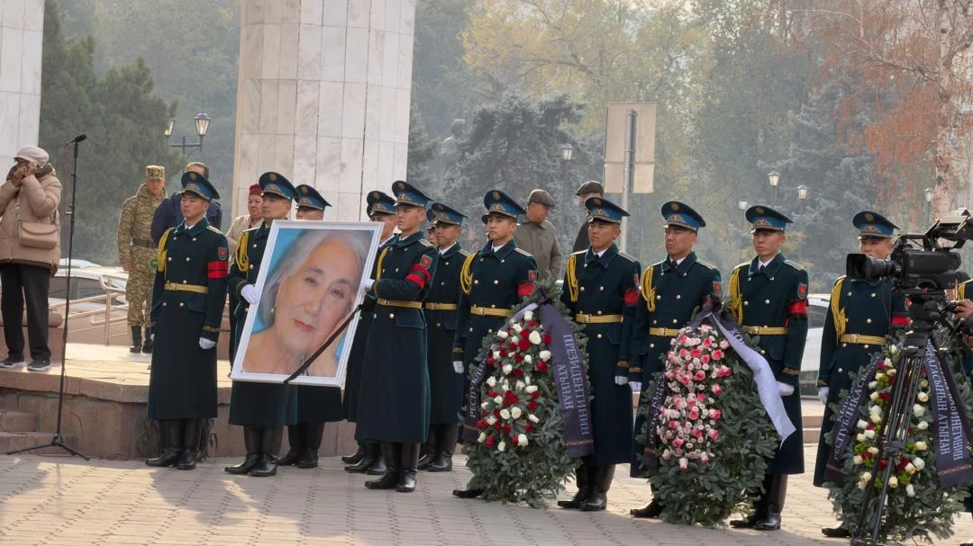 Роза Айтматова акыркы сапарга узатылды
