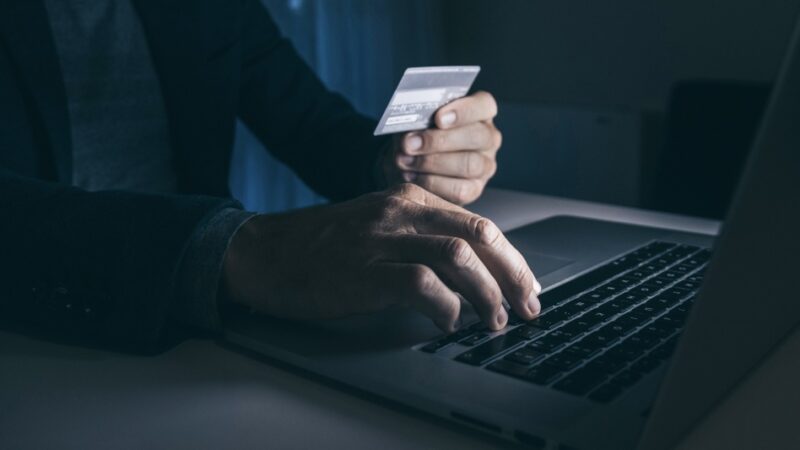 Банк картасын акчага берүү кылмыш жоопкерчилигине алып келиши мүмкүн