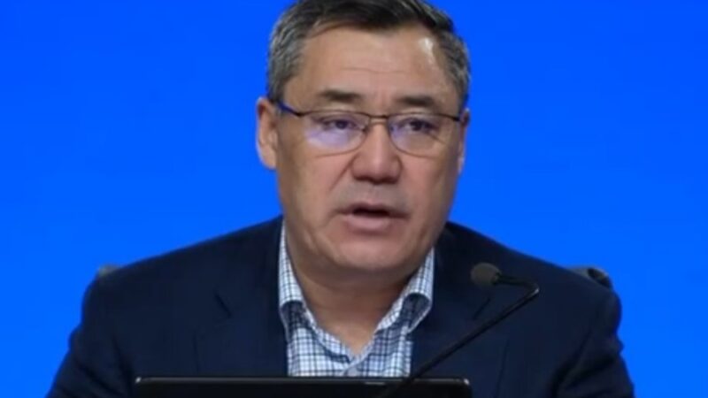 «БИР КОЙГО ҮЙЛӨРҮН САТЫП КЕТИП, 30 ЖЫЛДАН КИЙИН ТАЛАШКАНДАР БАР»: ТУРГУН БАТИРИН МЕНЧИКТЕШТИРИП БЕРҮҮНҮ ӨТҮНДҮ